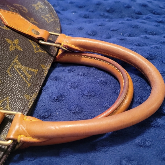 Price Drop!!! Authentic Louis Vuitton Alma - Picture 2 of 11